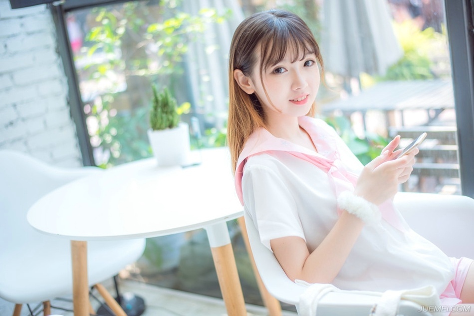 一个家庭没有书，就好像一间房子没有窗户。
